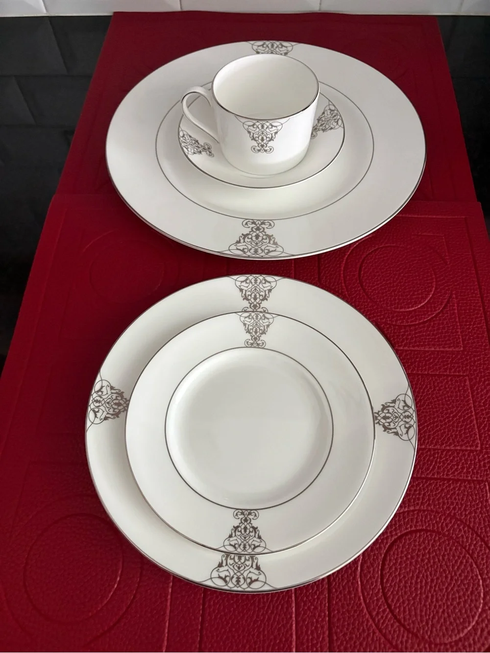 Vera Wang Imperial Scroll 5 piece Place setting NEW !  Wedgwood China! Silver